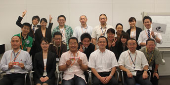 株式会社アイエスエフネットの幹部社員の皆様8名とNPO法人キーパーソン21のスタッフ
